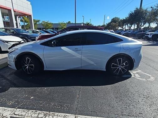 2025 Toyota Prius XLE