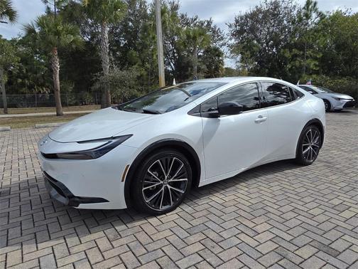 2025 Toyota Prius XLE