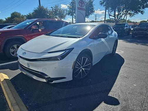 2025 Toyota Prius XLE