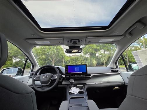 2025 Toyota Sienna XLE 8 Passenger