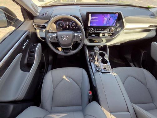 Heavy Metal 2025 Toyota Highlander Limited