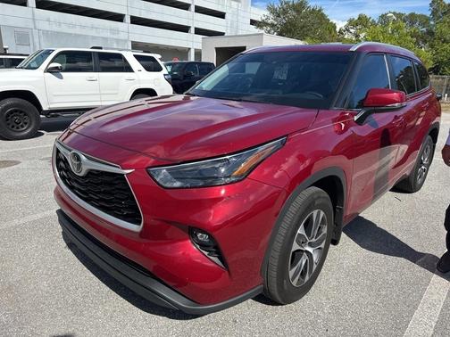 2024 Toyota Highlander XLE
