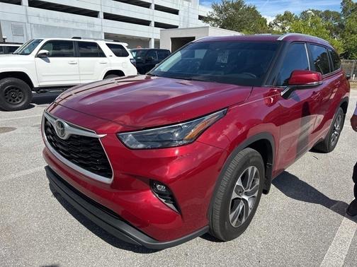 2024 Toyota Highlander XLE