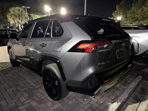 2024 Toyota RAV4 Hybrid SE