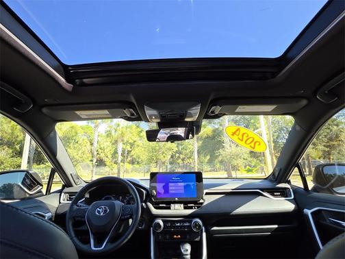 2024 Toyota RAV4 Hybrid SE