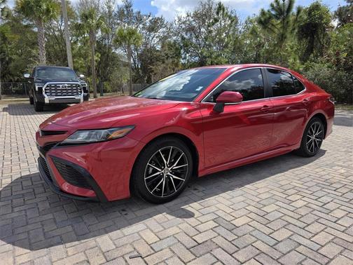 2022 Toyota Camry SE