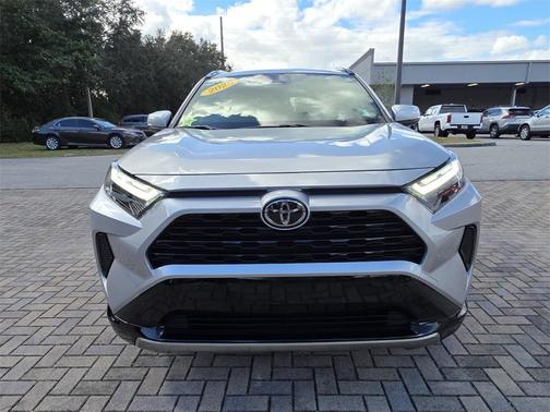 2025 Toyota RAV4 Hybrid SE