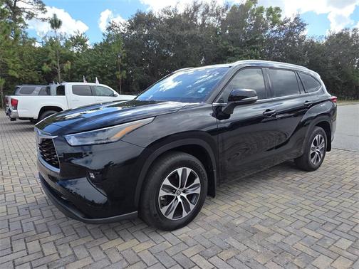 2022 Toyota Highlander Hybrid XLE