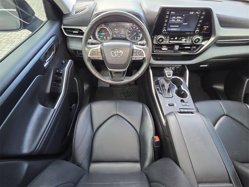 2022 Toyota Highlander Hybrid XLE