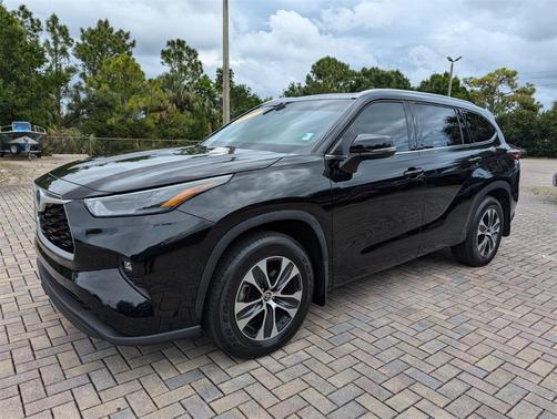 2022 Toyota Highlander Hybrid XLE