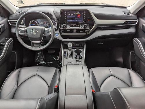 2022 Toyota Highlander Hybrid XLE