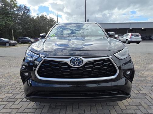 2022 Toyota Highlander Hybrid XLE
