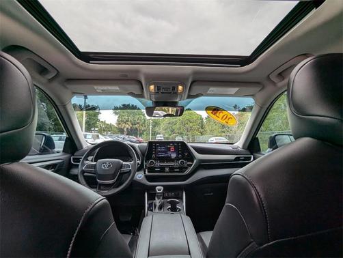2022 Toyota Highlander Hybrid XLE