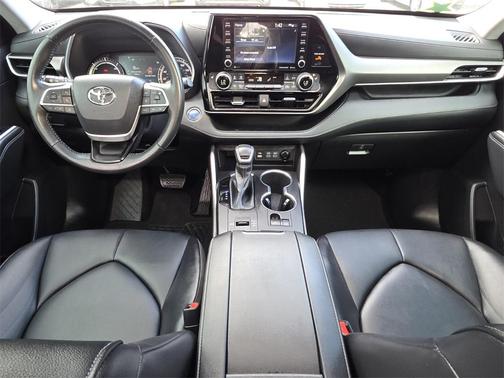 2022 Toyota Highlander Hybrid XLE