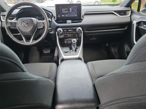 2023 Toyota RAV4 Hybrid SE