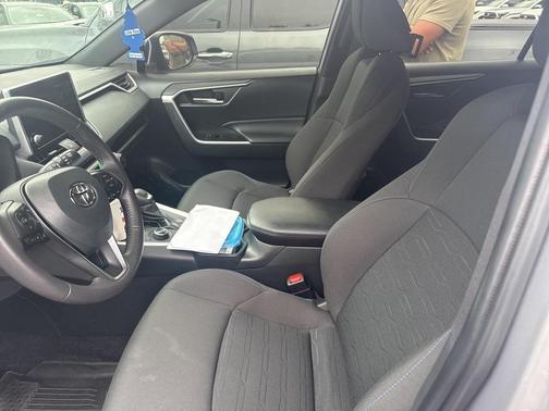 2023 Toyota RAV4 Hybrid SE