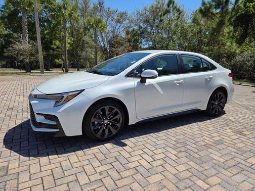 Wind Chill Pearl 2025 Toyota Corolla SE