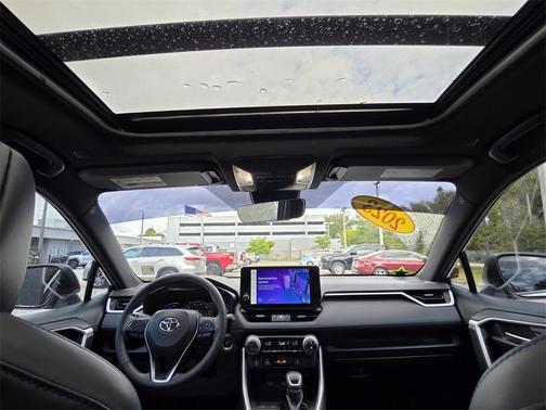 2023 Toyota RAV4 Hybrid SE