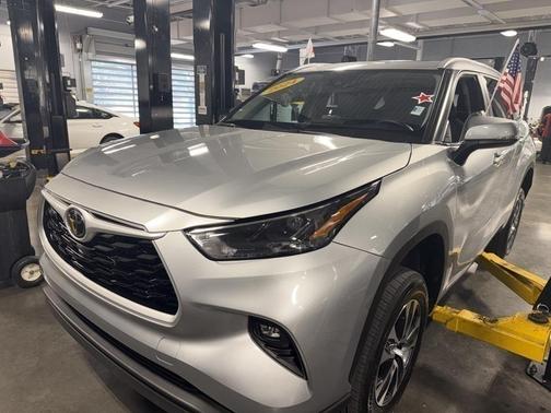 2024 Toyota Highlander XLE