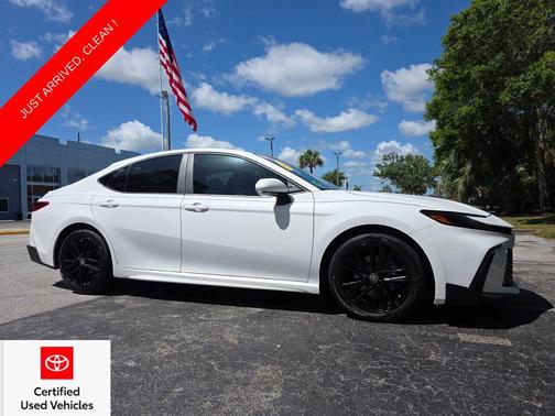 Ice Cap 2025 Toyota Camry SE