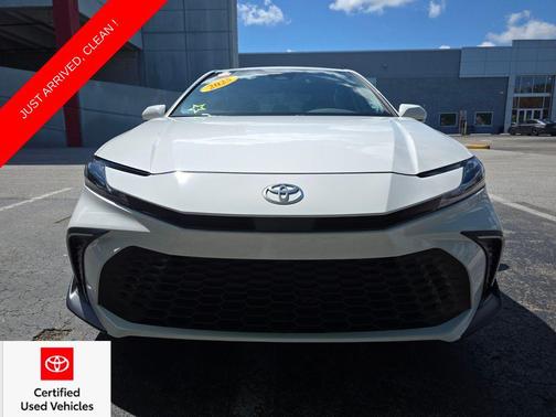 Ice Cap 2025 Toyota Camry SE