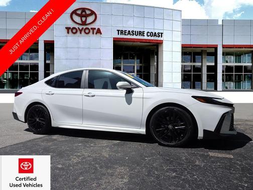 Ice Cap 2025 Toyota Camry SE