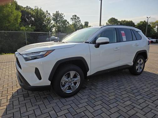 2025 Toyota RAV4 Hybrid XLE