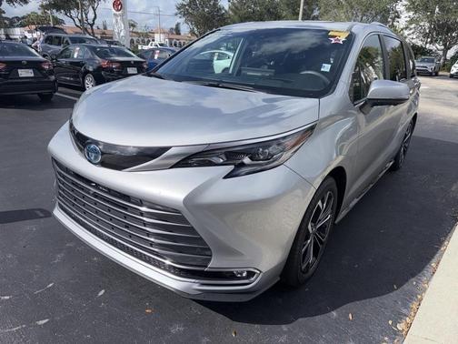 2025 Toyota Sienna Platinum