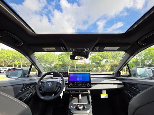 Wind Chill Pearl 2026 Toyota C-HR XSE