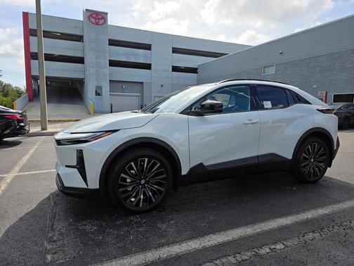Wind Chill Pearl 2026 Toyota C-HR XSE