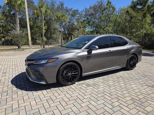 2024 Toyota Camry Hybrid SE