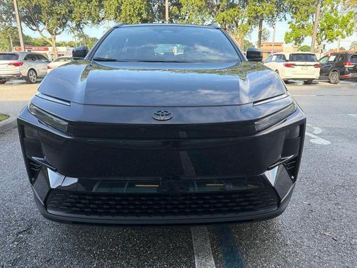 Midnight Black Metallic 2026 Toyota C-HR XSE