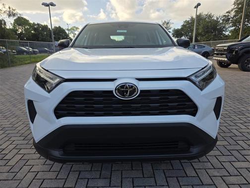 2025 Toyota RAV4 LE