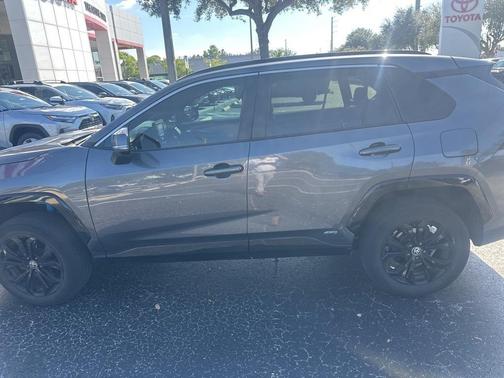 2022 Toyota RAV4 Hybrid SE