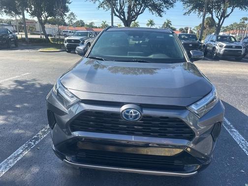 2022 Toyota RAV4 Hybrid SE