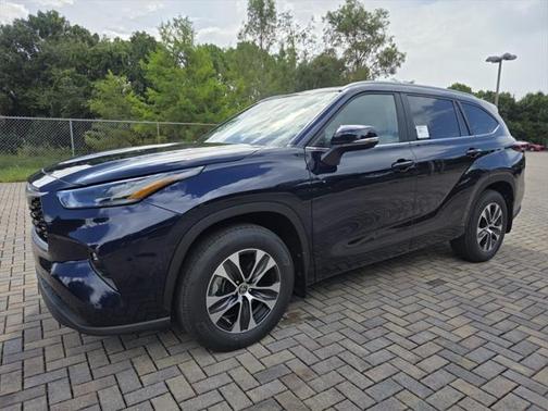 2025 Toyota Highlander XLE