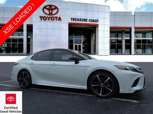 Wind Chill Pearl/Midnight Black Metallic 2019 Toyota Camry XSE