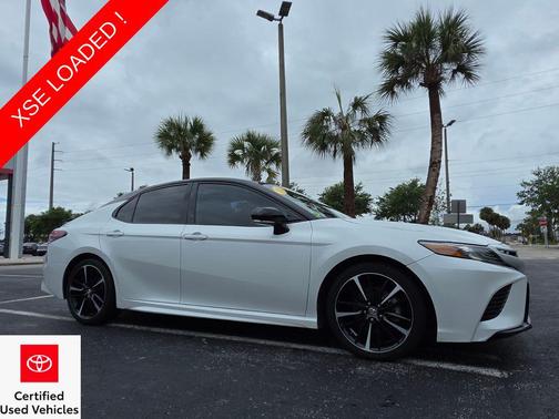 Wind Chill Pearl/Midnight Black Metallic 2019 Toyota Camry XSE
