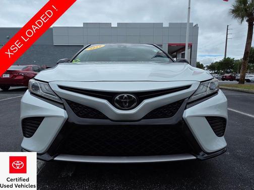 Wind Chill Pearl/Midnight Black Metallic 2019 Toyota Camry XSE
