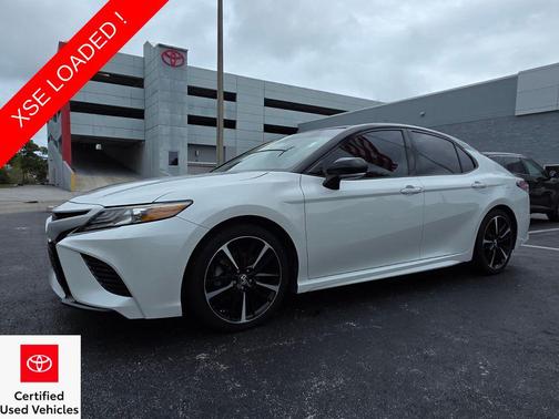 Wind Chill Pearl/Midnight Black Metallic 2019 Toyota Camry XSE