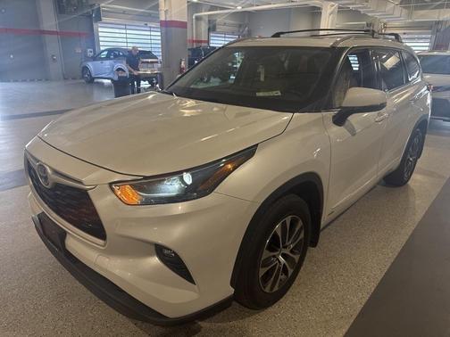 2022 Toyota Highlander Hybrid XLE