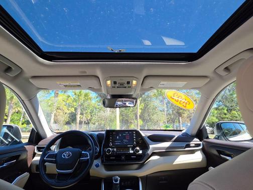 2022 Toyota Highlander Hybrid XLE