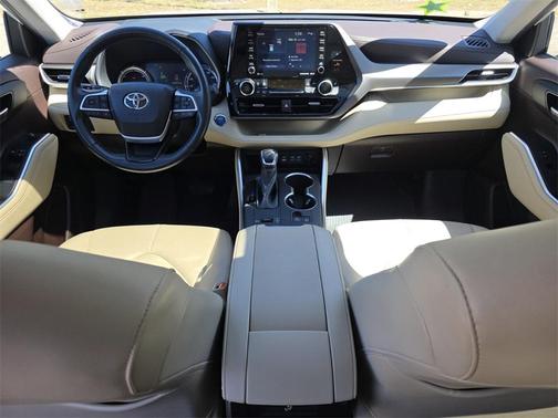 2022 Toyota Highlander Hybrid XLE