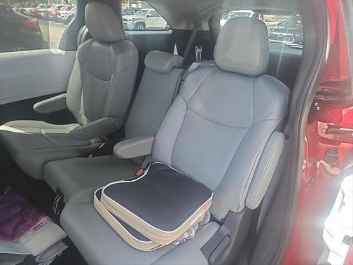 2025 Toyota Sienna XLE 8 Passenger