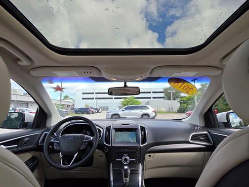 White Platinum Metallic Tri-Coat 2018 Ford Edge Titanium