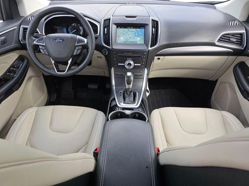 White Platinum Metallic Tri-Coat 2018 Ford Edge Titanium