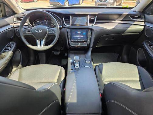 2022 INFINITI QX50 LUXE