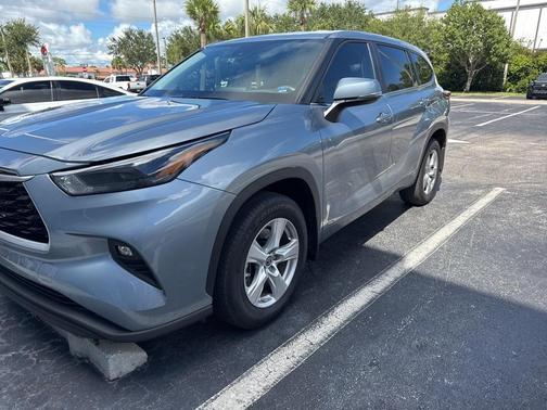 2023 Toyota Highlander Hybrid LE