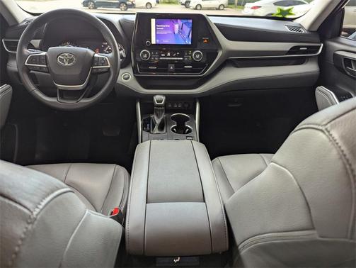2023 Toyota Highlander Hybrid LE