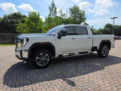 Summit White 2025 GMC Sierra 2500 SLT